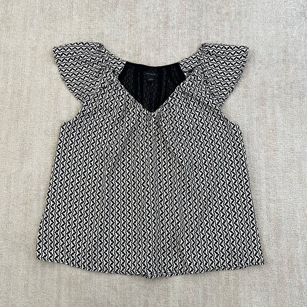 Ann Taylor Flutter Sleeve Printed Flowy Work Blouse Top L Printed